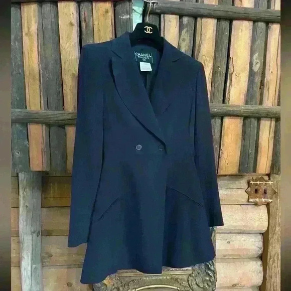 Chanel A line Skirt and Jacket - Picture 5 of 11